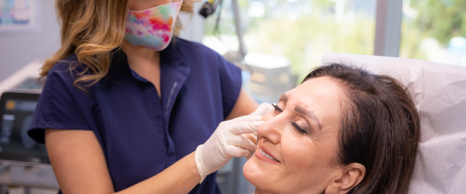 What is a cosmetic dentist?