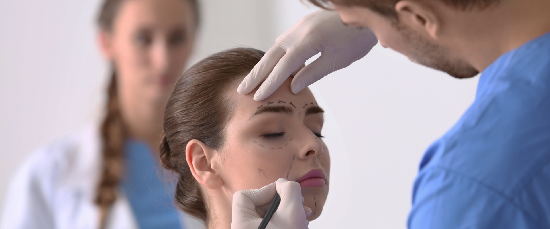 Can a Dentist a Cosmetic Surgeon in India?