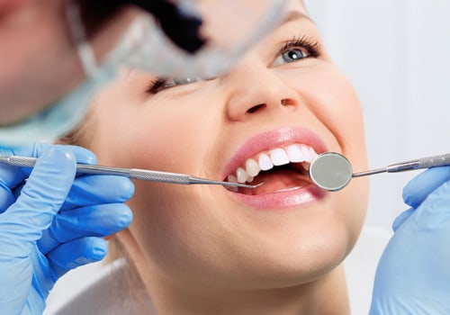 What is the difference between dentist and cosmetic dentist?